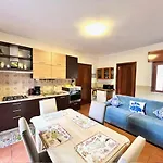 Mikros Джардини-Наксос