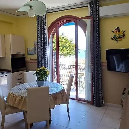 Mikros Front Sea Apartment