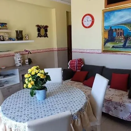 Mikros Front Sea Apartment *