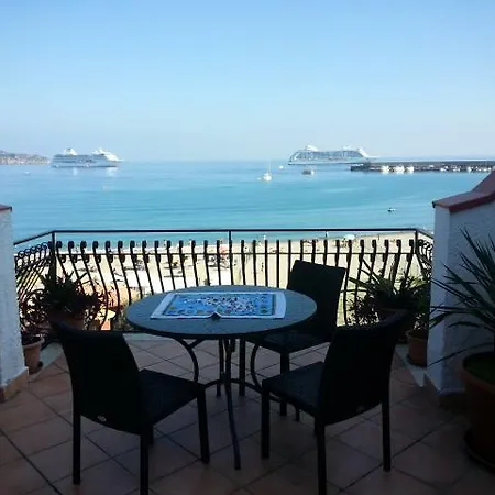Mikros Front Sea Apartment