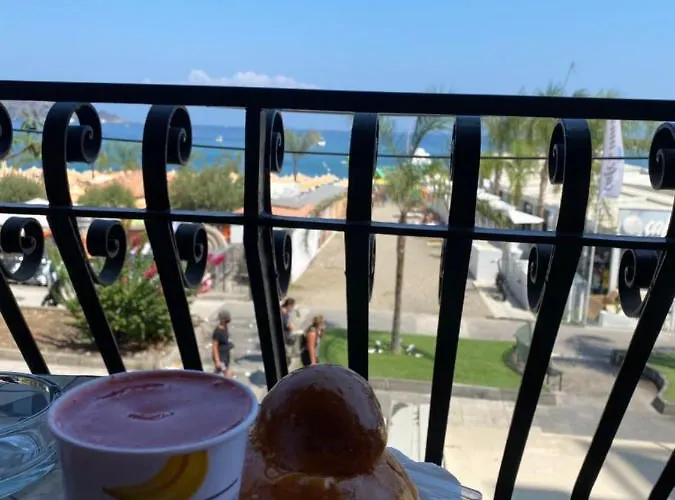 Mikros * ジャルディーニ・ナクソス