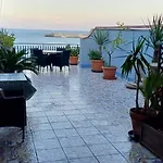 Mikros Front Sea