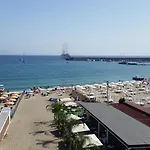 Apartment Mikros Front Sea *