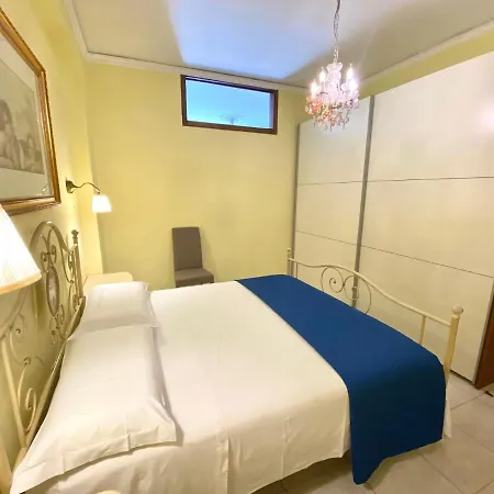 Mikros 贾迪尼-纳克索斯