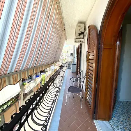 Mikros * 贾迪尼-纳克索斯